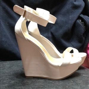 White Breckelle’s wedges
